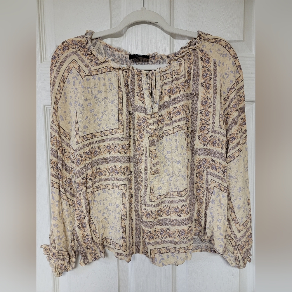 Size small long sleeve vici top